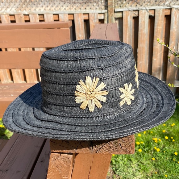 **NWT **
Summer Hat - Picture 3 of 10